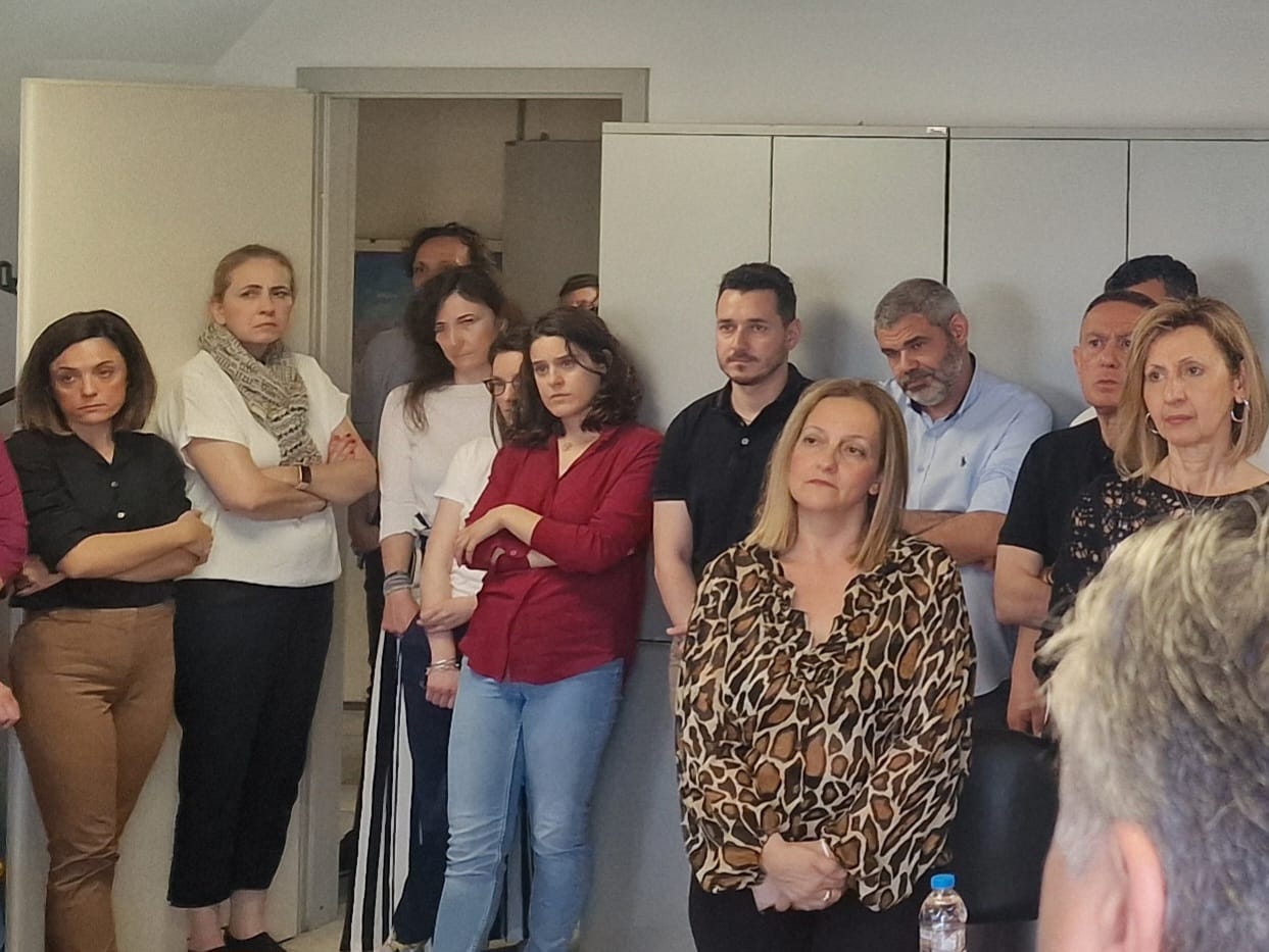 Ο Υφυπουργός Κλιματικής Κρίσης και Πολιτικής Προστασίας Κώστας Κατσαφάδος στα γραφεία της Διεύθυνσης Αποκατάστασης Επιπτώσεων Φυσικών Καταστροφών Βορείου Ελλάδος (ΔΑΕΦΚ-ΒΕ) στη Θεσσαλονίκη