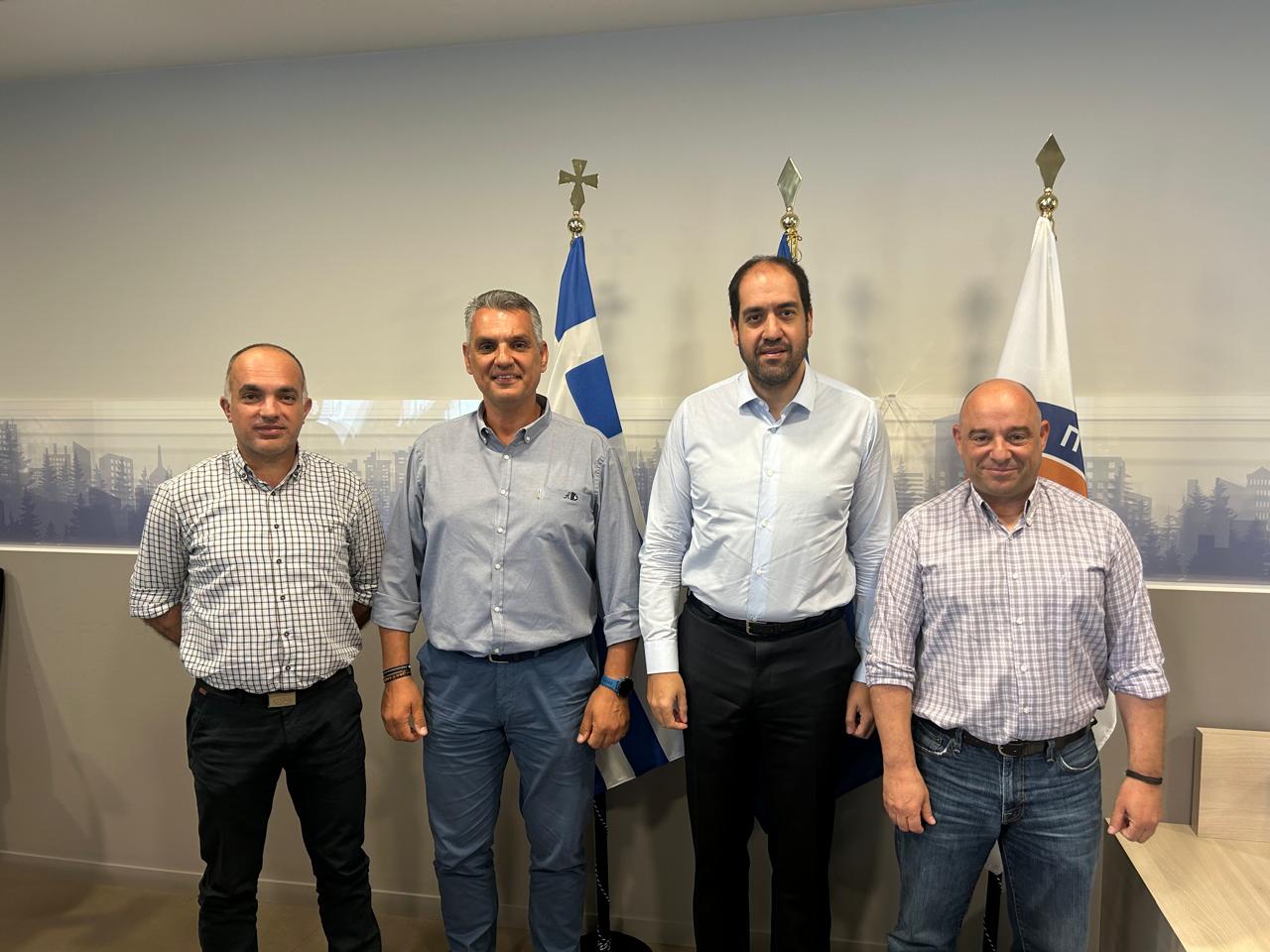 Συνάντηση Υπουργού Κλιματικής Κρίσης και Πολιτικής Προστασίας με εκπροσώπους της Πανελλήνιας Ένωσης Εθελοντών Πυροσβεστικού Σώματος